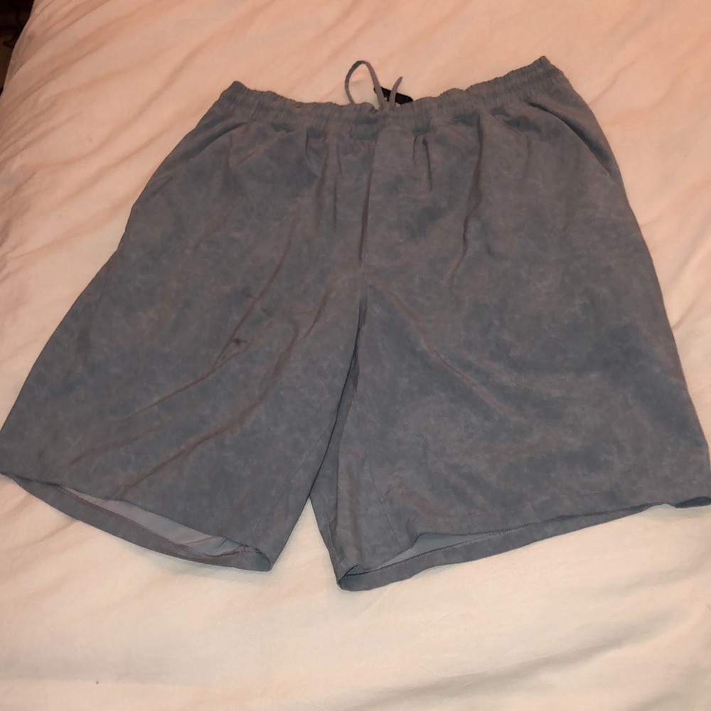 Men’s Stone Gray Lululemon Shorts